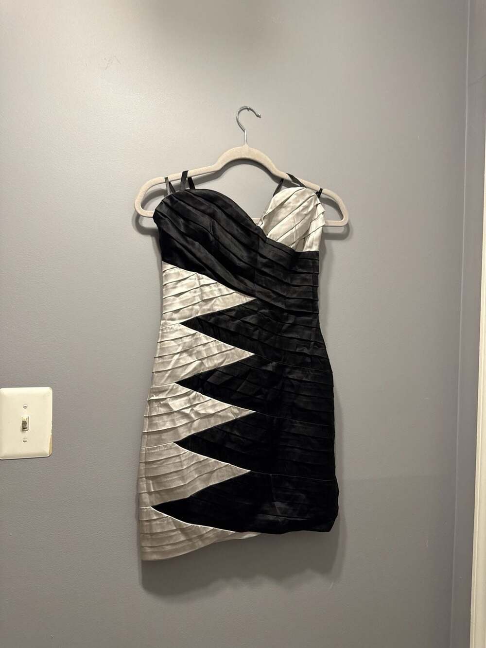bebe Silk Blend Colorblock Tiered Strapless Mini Dress